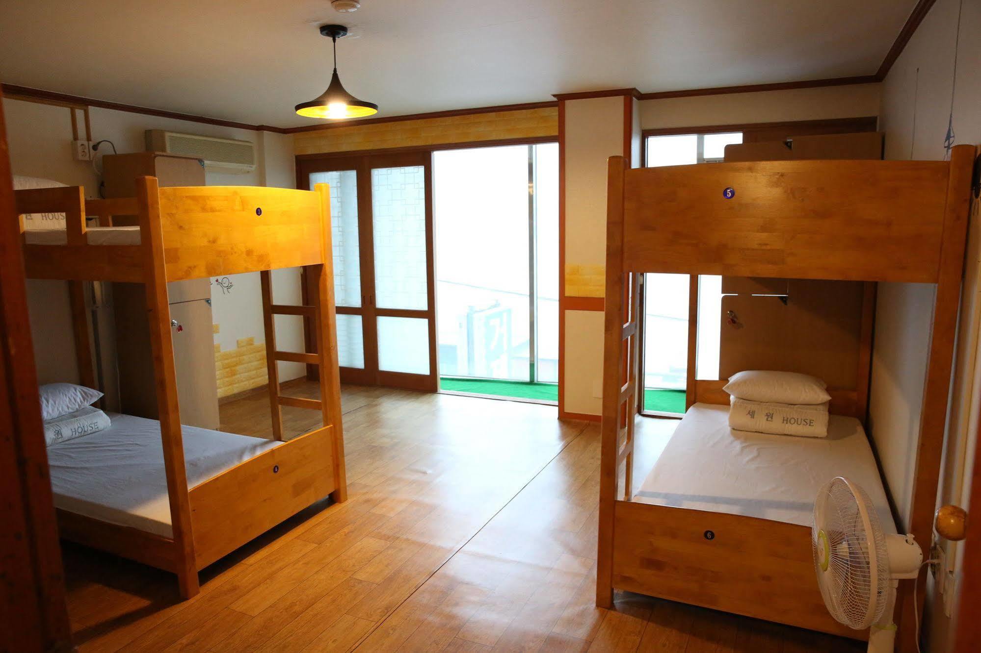 Yes Guesthouse Пусан Экстерьер фото