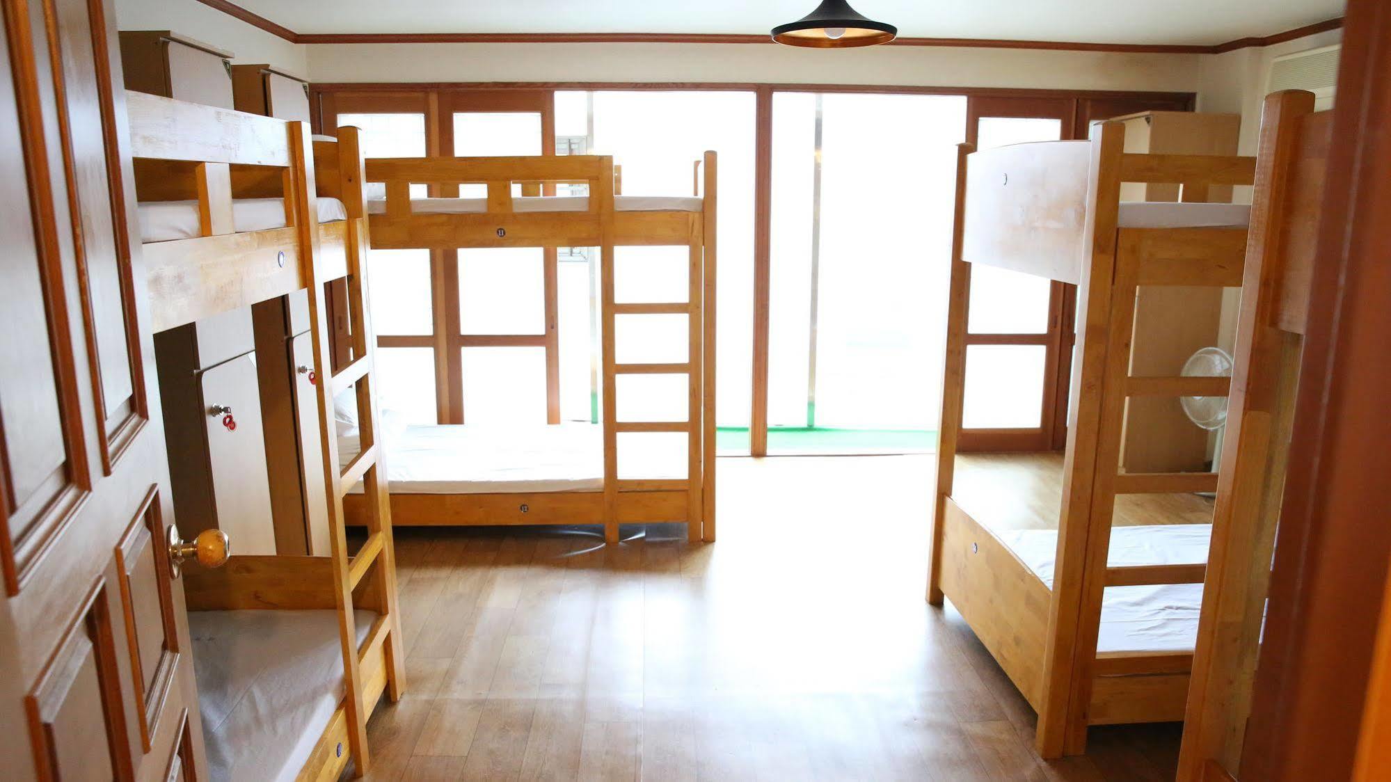 Yes Guesthouse Пусан Экстерьер фото