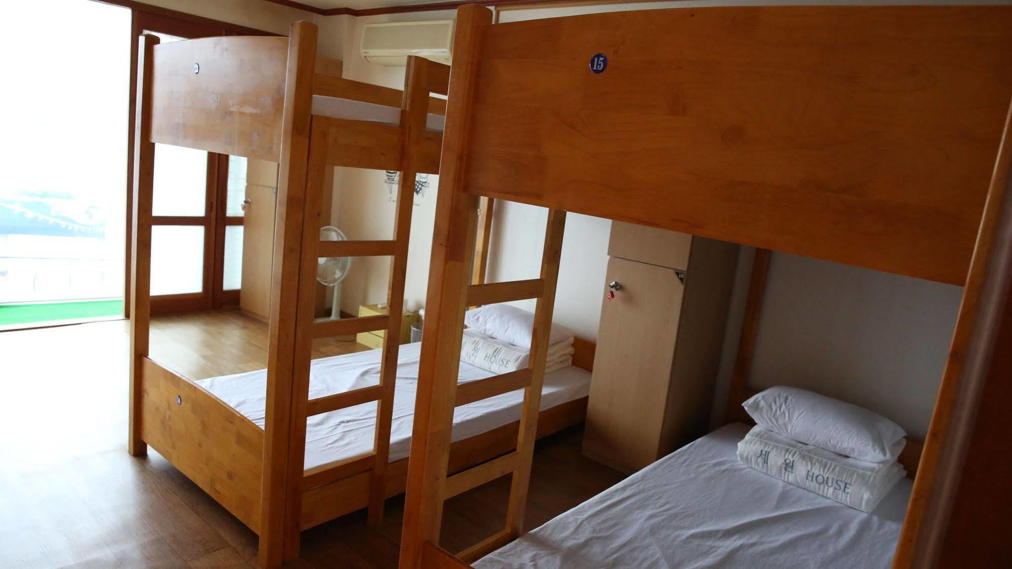 Yes Guesthouse Пусан Экстерьер фото