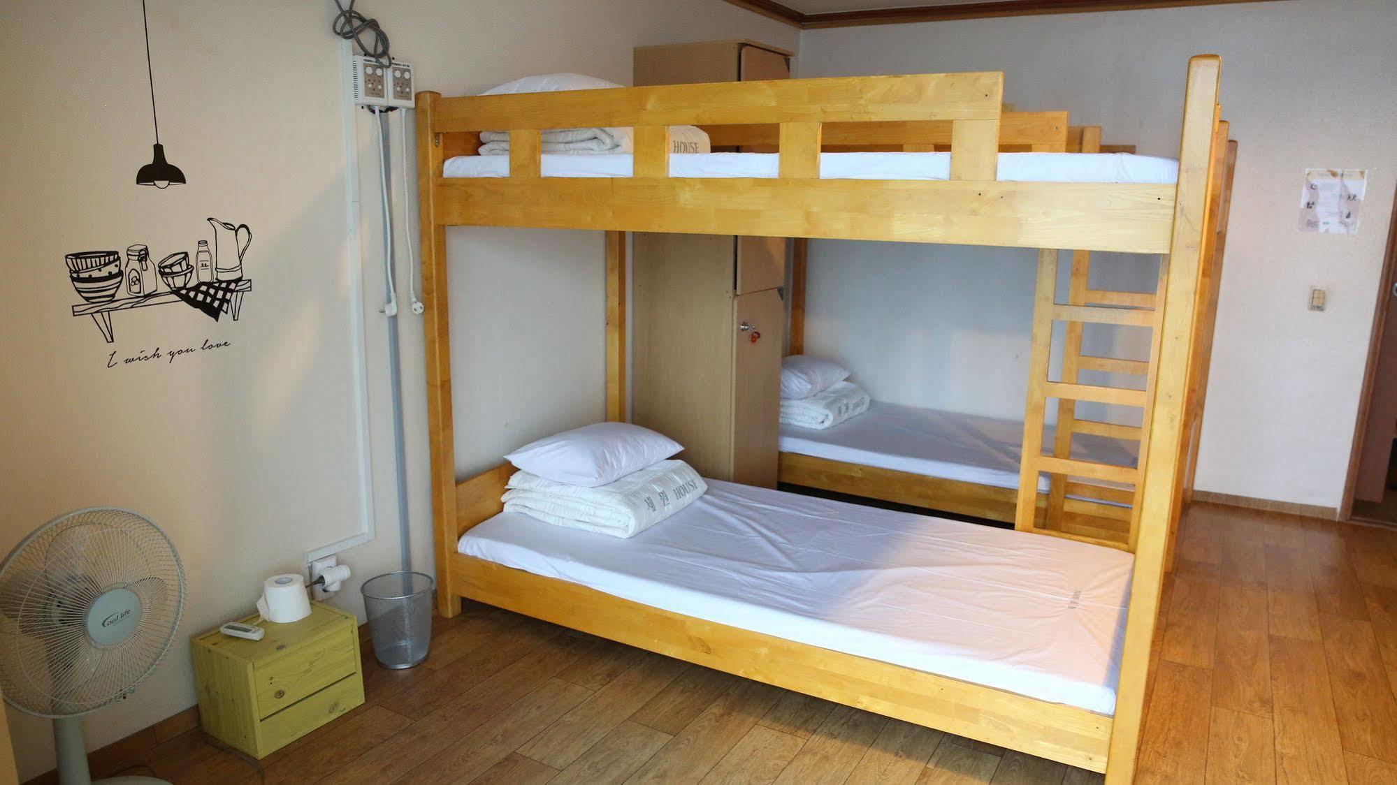 Yes Guesthouse Пусан Экстерьер фото